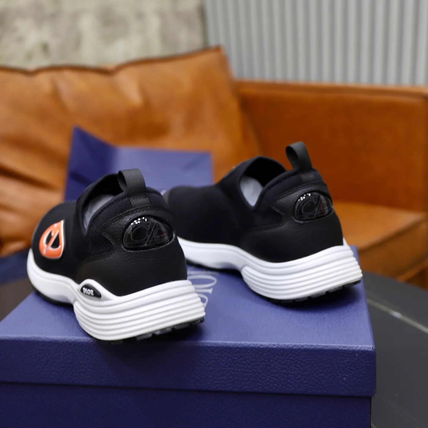 Ex-factory price: 520💰Dior B30’s latest hot model is shipped, the original version is made 1:1 ▪️ Fabric: Original customized fly woven ▪️ Lining: Imported breathable mesh ▪️ Sole: Original molded non-slip outsole ▪️ Size: 38-45 (45 is custom-made and cannot be returned)